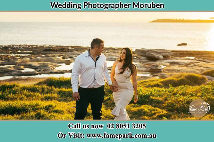 Bride and Groom near the shore Moruben